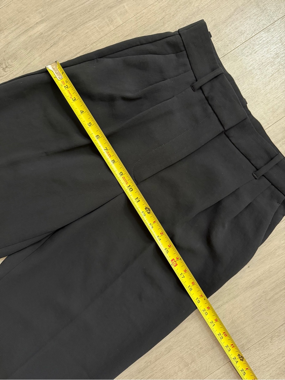 Aritzia The Effortless Pant Flex- Crepette in Black Size 8 Short - Picture 9 of 14